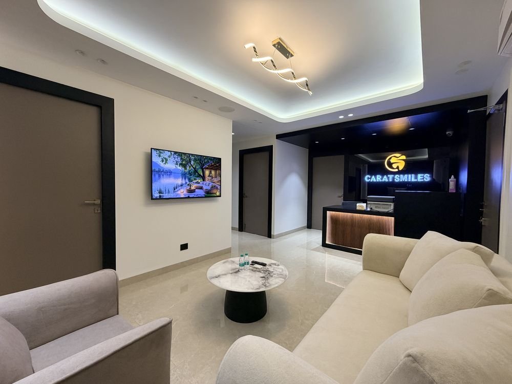 Carat Smiles clinic interior, Greater Kailash — view 1