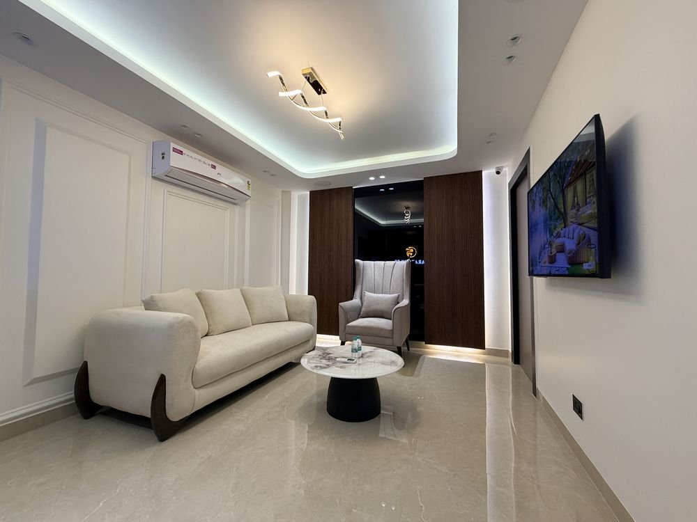 Carat Smiles clinic interior, Greater Kailash — view 2