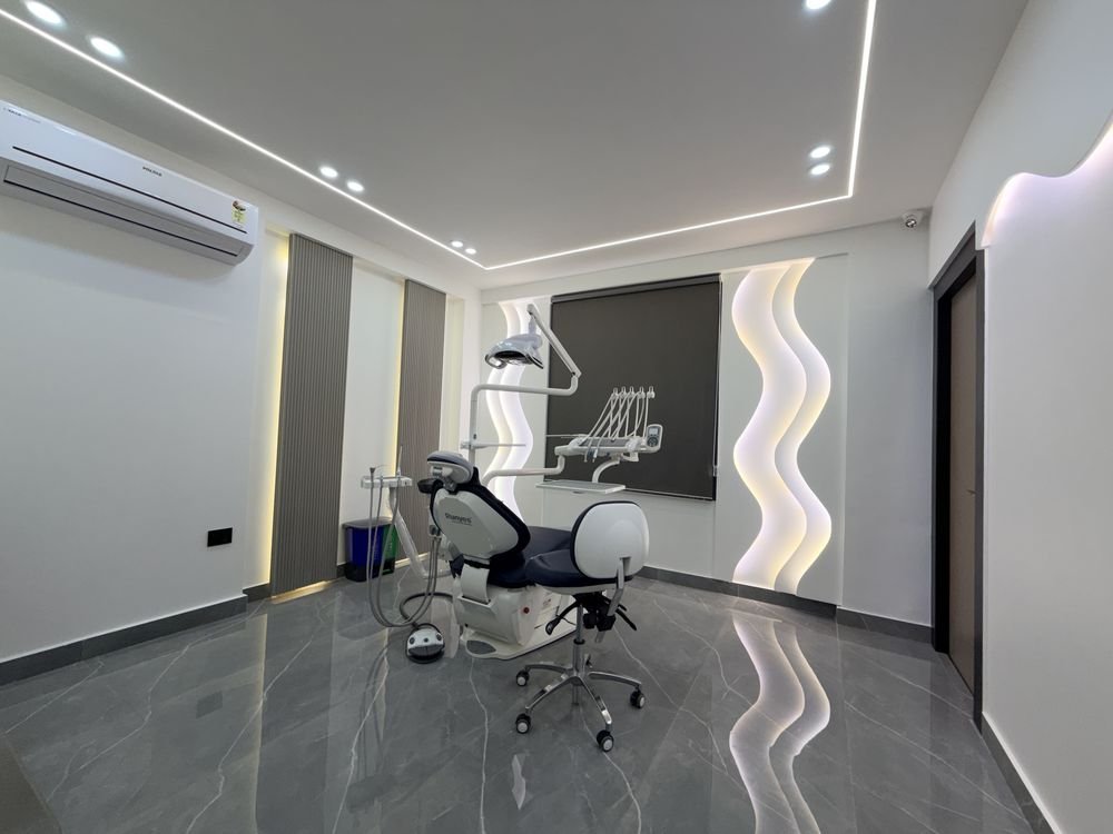 Carat Smiles clinic interior, Greater Kailash — view 3