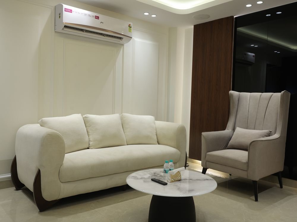 Carat Smiles clinic interior, Greater Kailash — view 4