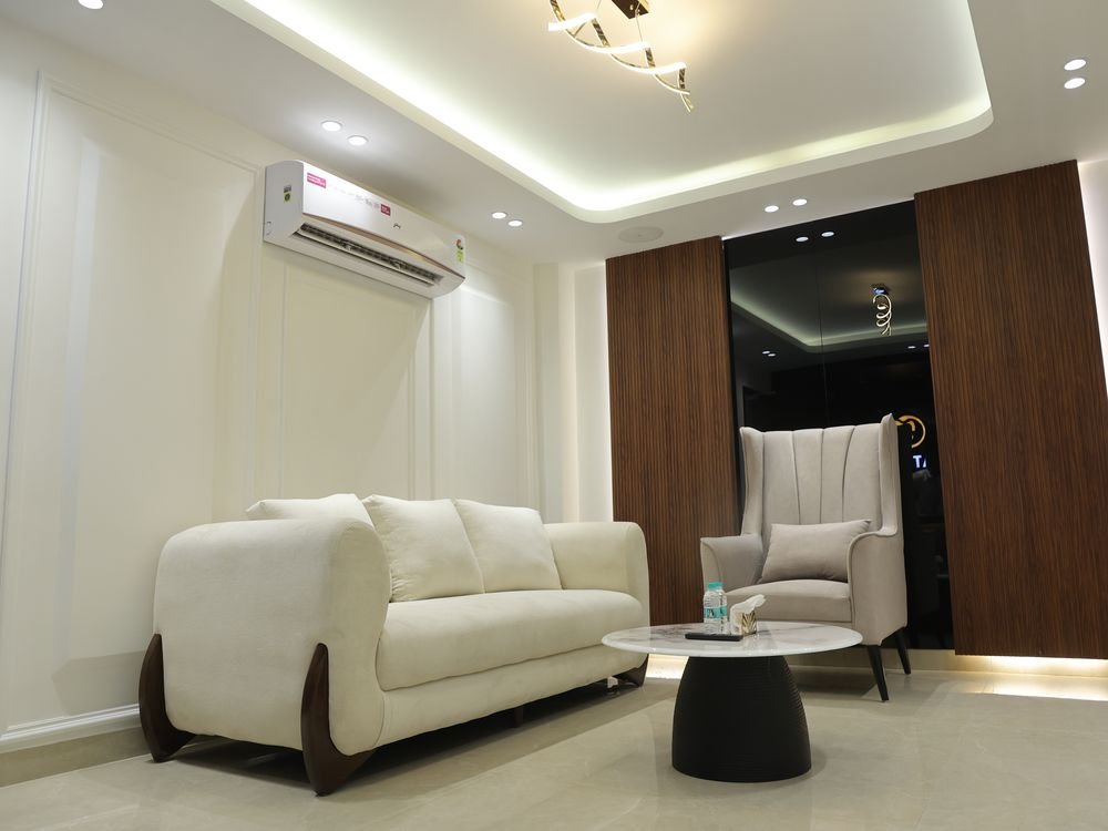 Carat Smiles clinic interior, Greater Kailash — view 5