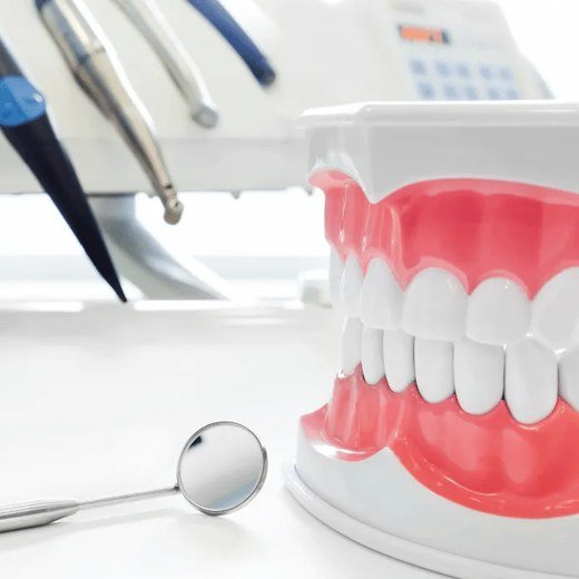 Bleeding gums treated at Carat Smiles, Greater Kailash
