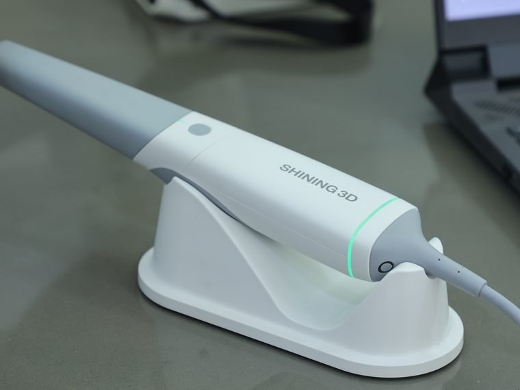 Intraoral scanner at Carat Smiles dental clinic, Greater Kailash