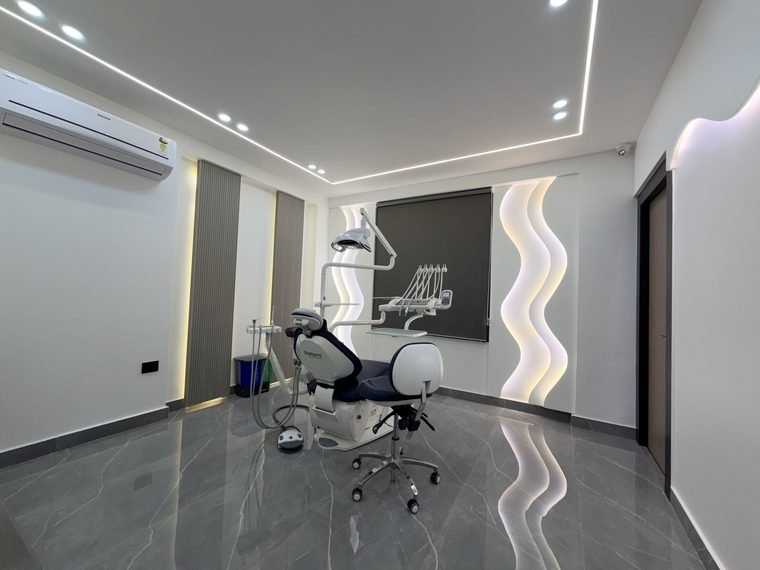 Single-patient rooms at Carat Smiles dental clinic, Greater Kailash